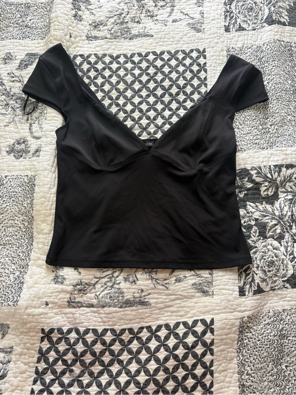 Sincerly Jules Black V-Neck Short Sleeve Camisole